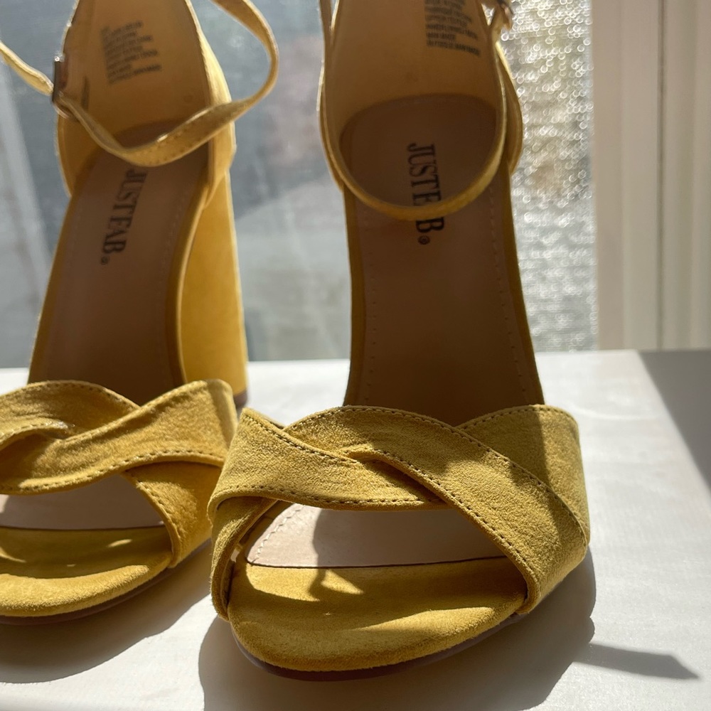 Yellow Sandals - Picture 5 of 6